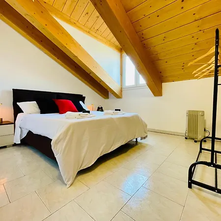 דירה Coco Home-chic Mansarda In The Heart Of טורינו