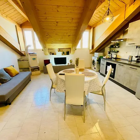 Apartman Coco Home-chic Mansarda In The Heart Of